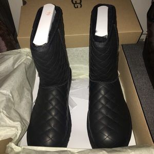 UGG Short Classic Leather boots